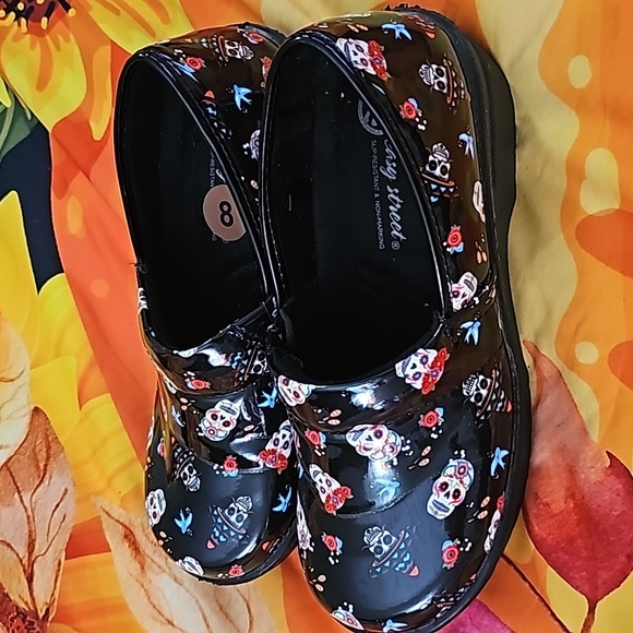 Like New Skeleton Clogs Sz. 8 - Picture 2 of 6